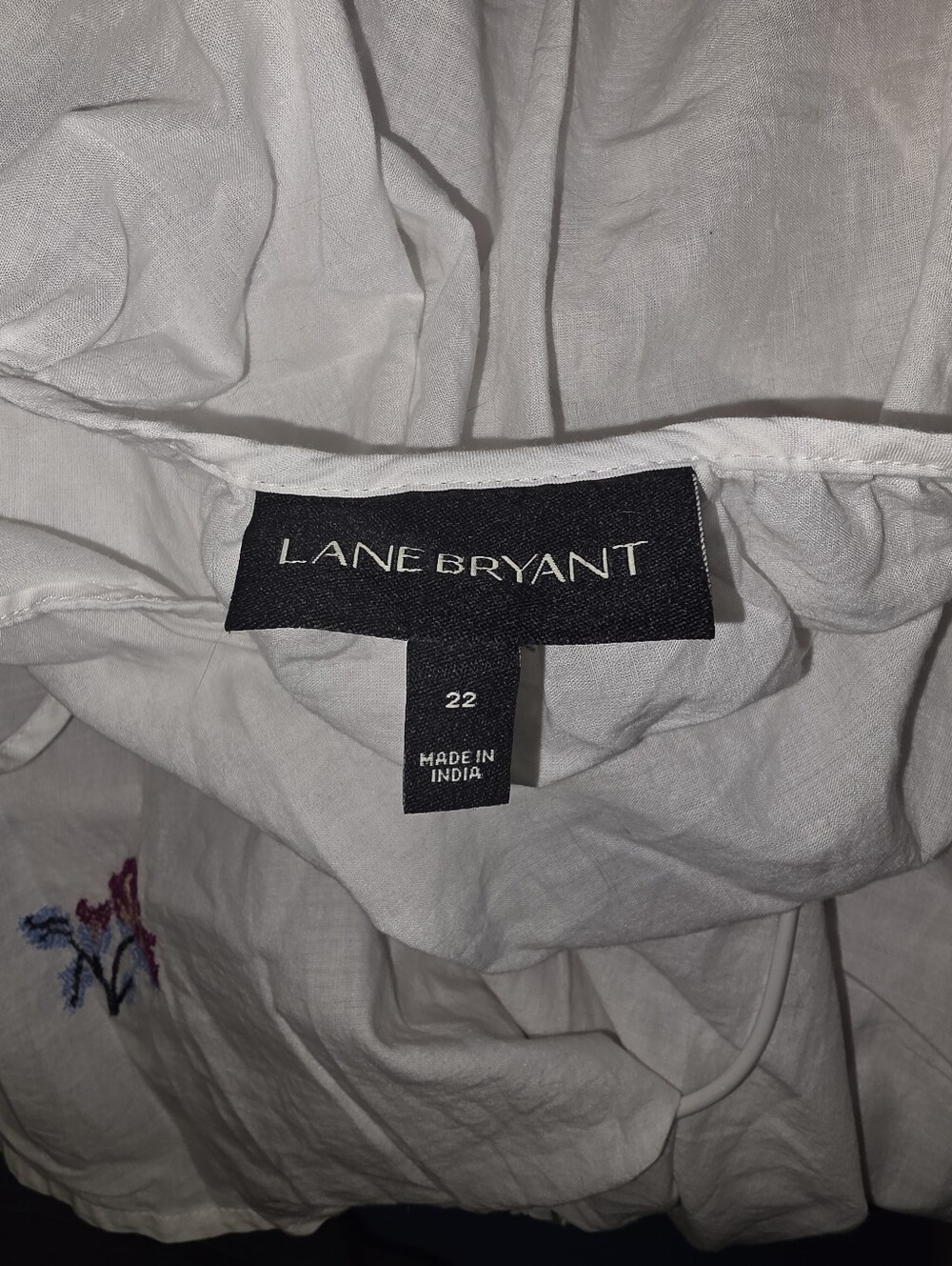 Lane Bryant Women's Size 22 White Shirt With Embroidered Flowers 100% Cotton - Picture 2 of 4